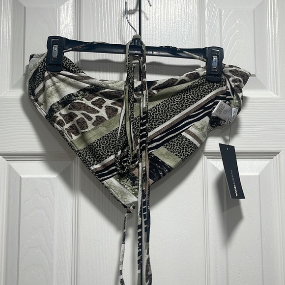 Woman’s Skirt Set - Large - Picture 5 of 6